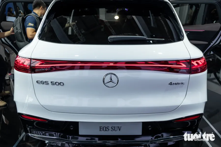 Mercedes eqs suv 2023 - 17