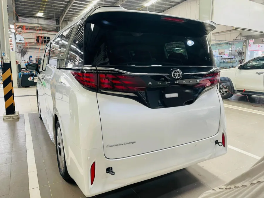 Toyota alphard 2024 - 4