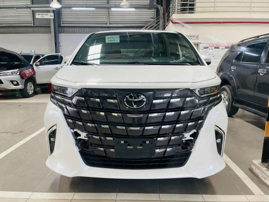 Toyota alphard 2024 - 1