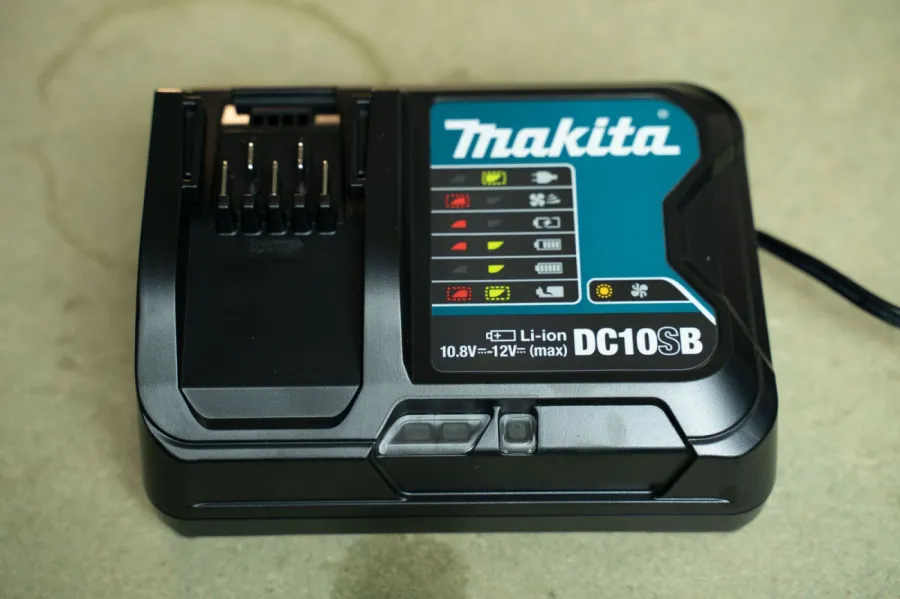 Máy khoan búa vặn vít dùng pin makita hp331dsae - 5