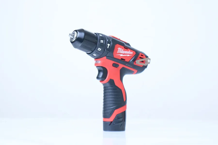 Máy khoan pin 12v milwaukee m12 bpd-0 chưa pin sạc - 1