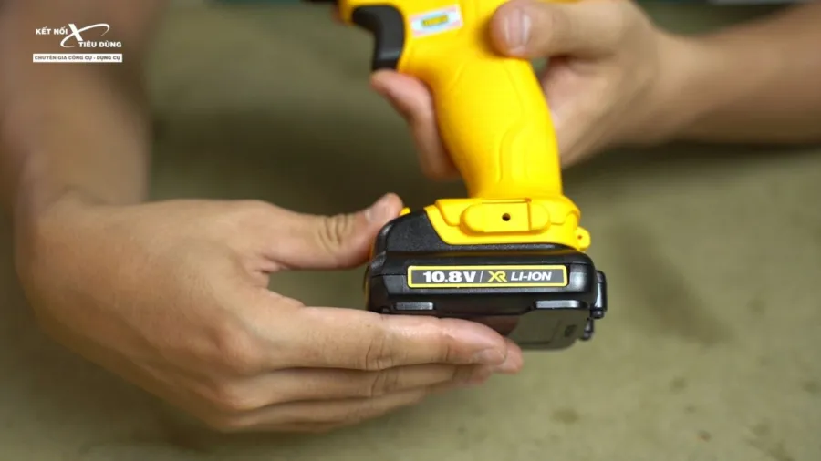 Máy khoan vặn vít dùng pin dewalt dcd700c1 108v - 3