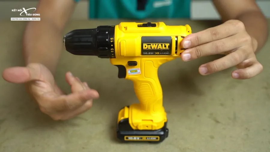Máy khoan vặn vít dùng pin dewalt dcd700c1 108v - 1