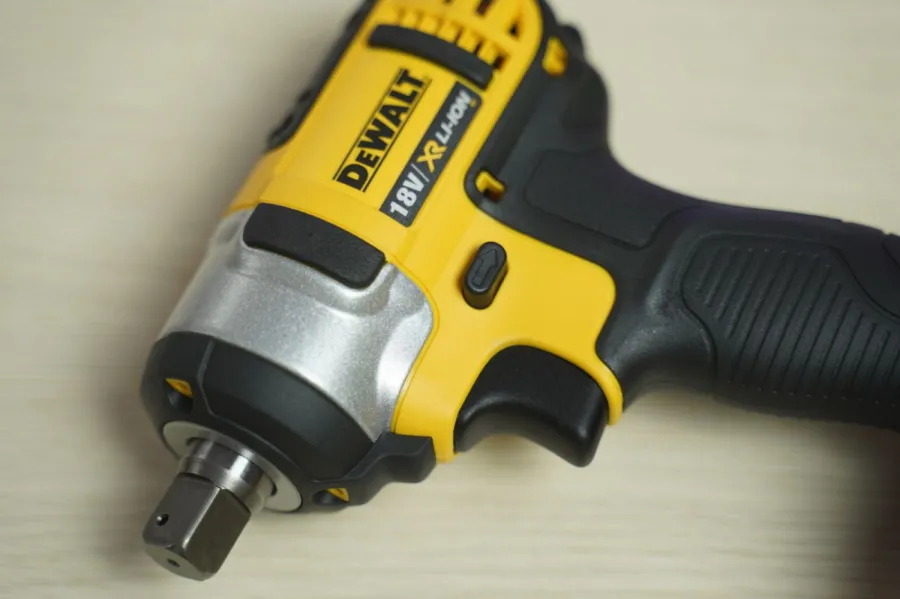 Máy vặn bu lông động lực pin 18v dewalt dcf880d2 - 4