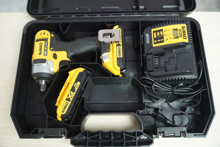 Máy vặn bu lông động lực pin 18v dewalt dcf880d2 - 1