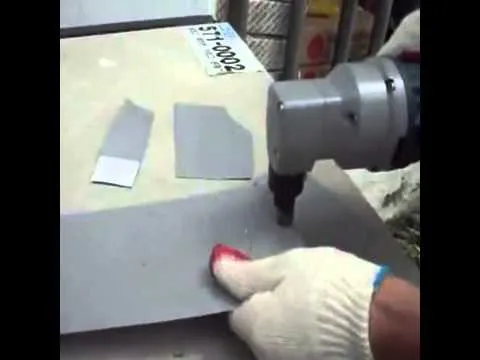 Máy cắt tôn 710w dca ajj25 25mm - 2