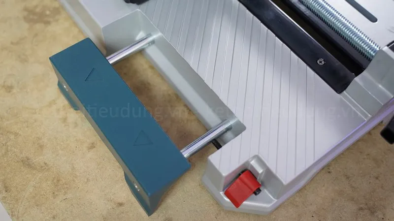 Máy cắt sắt inox lưỡi hợp kim bosch gcd 12 jl - 8