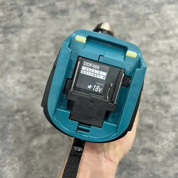 Máy khoan dùng pin 18v makita ddf489z - 2