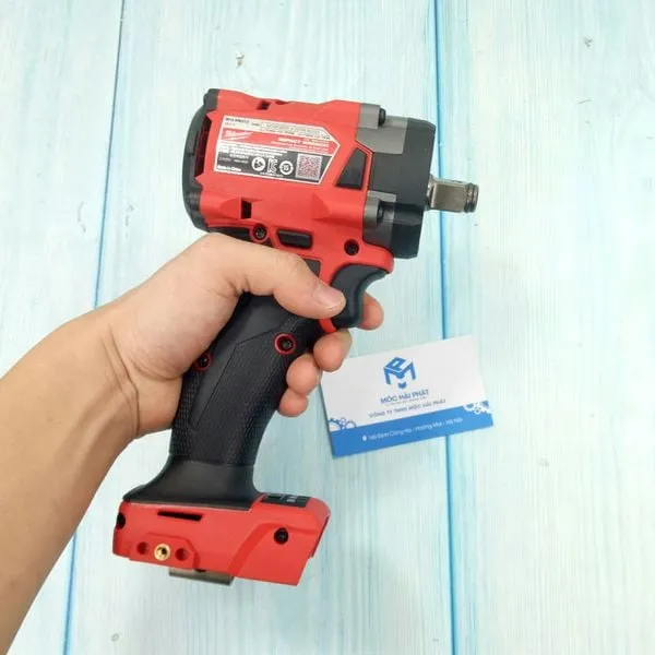 Máy siết bulong milwaukee m18 fiw212 - 2